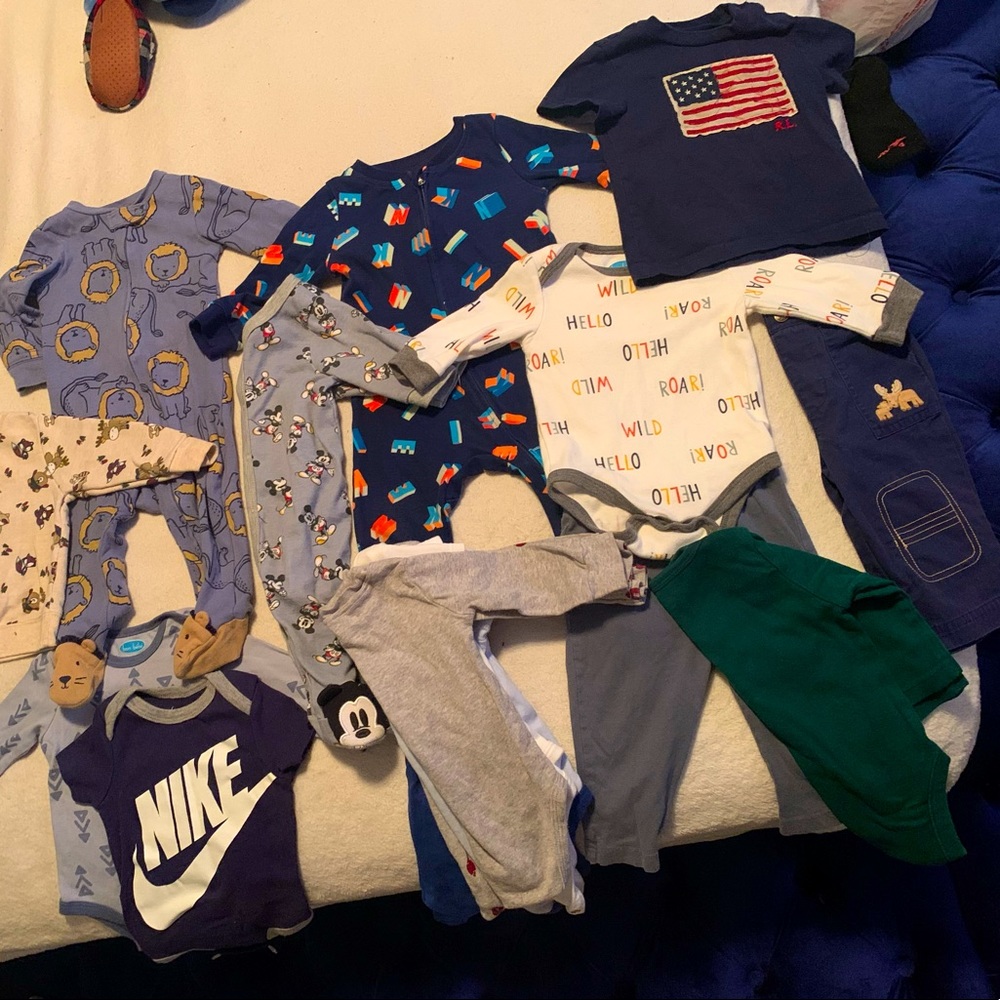 Infant clothing bundle